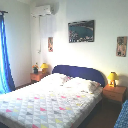 Apartment Jelas Apartment